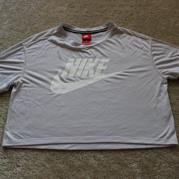 Nike Cropped T-Shirt - Picture 1 of 3